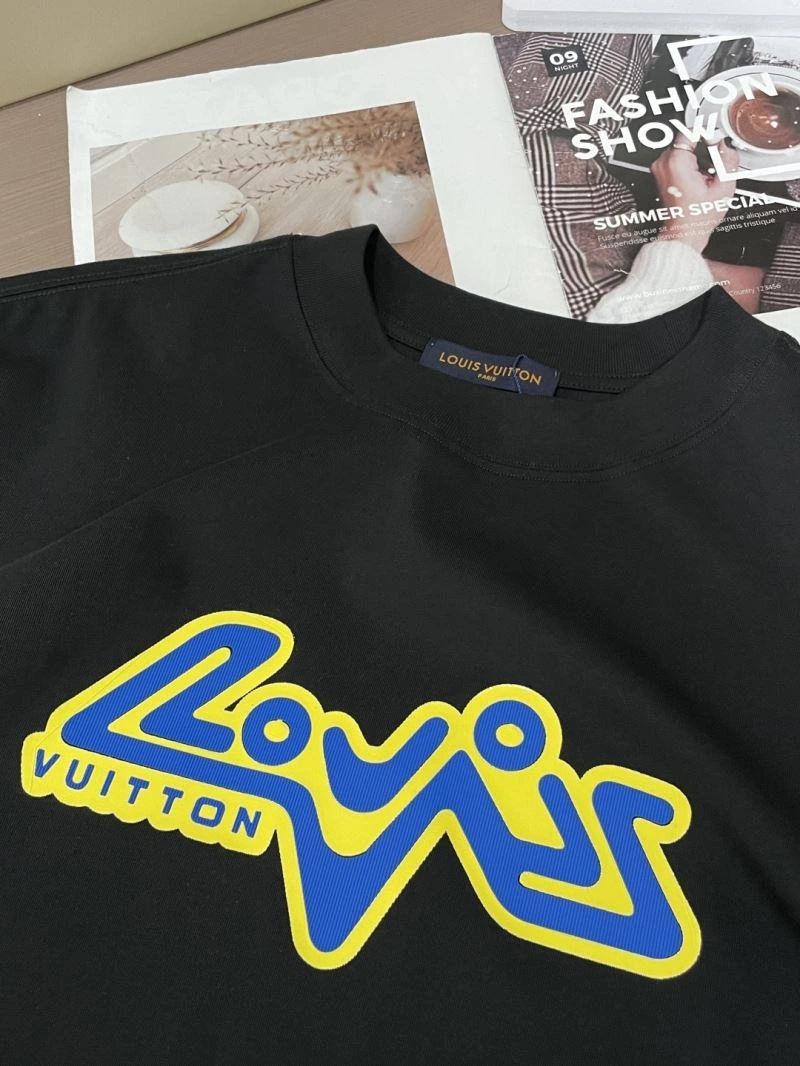 Tailored Louis Vuitton T-Shirts 135700
