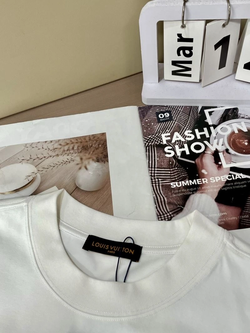 Tailored Louis Vuitton T-Shirts 135700