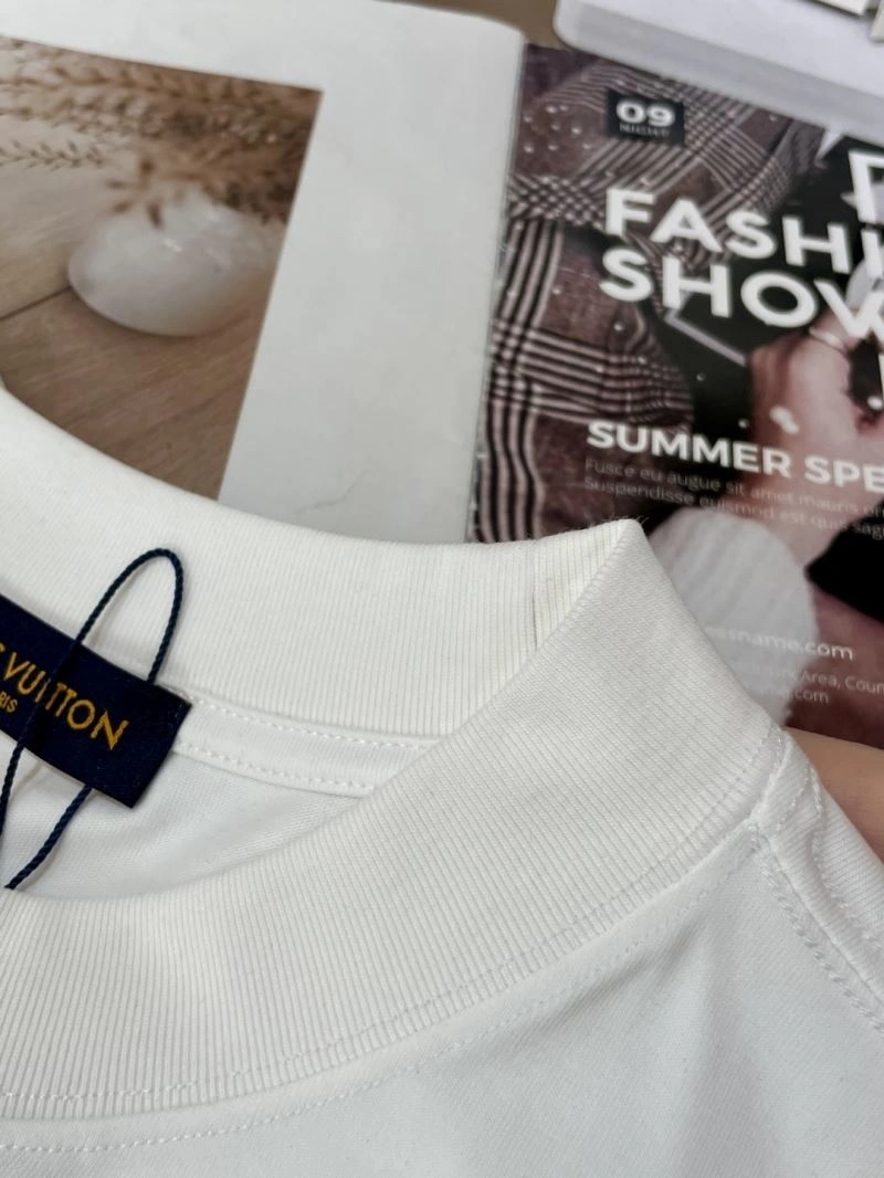 Tailored Louis Vuitton T-Shirts 135700