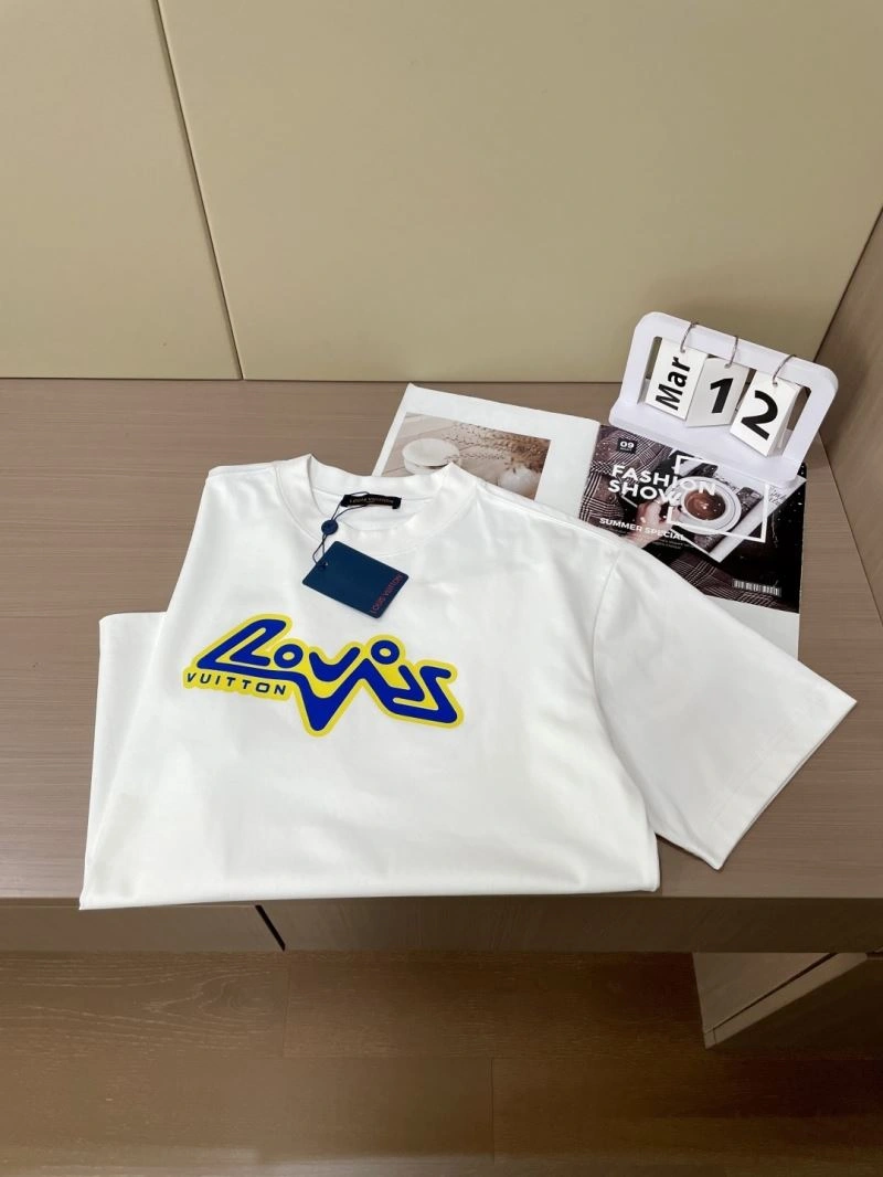Tailored Louis Vuitton T-Shirts 135700