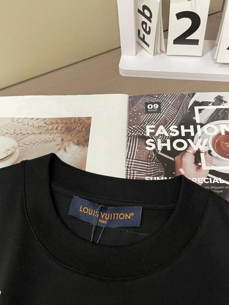 Elegant Louis Vuitton T-Shirts 135693