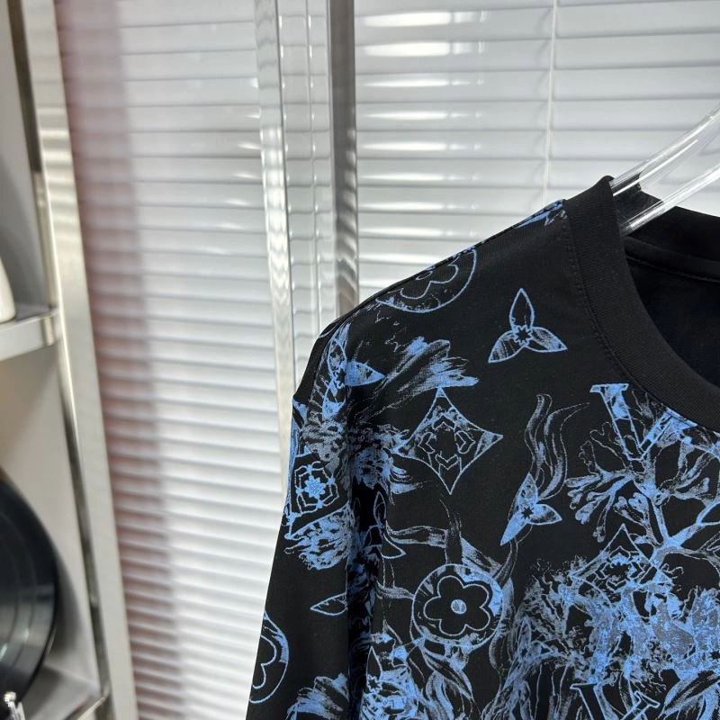 Louis Vuitton T-Shirts Casual 135701