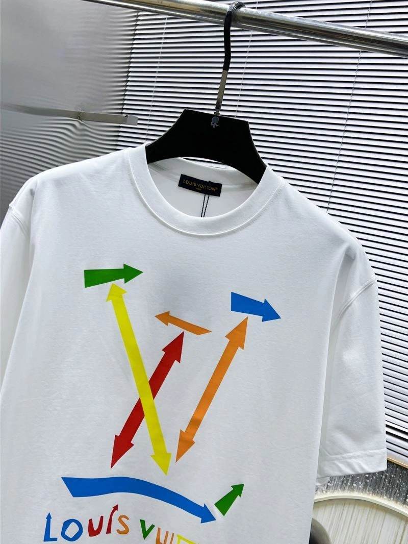 Louis Vuitton T-Shirts Casual 135689