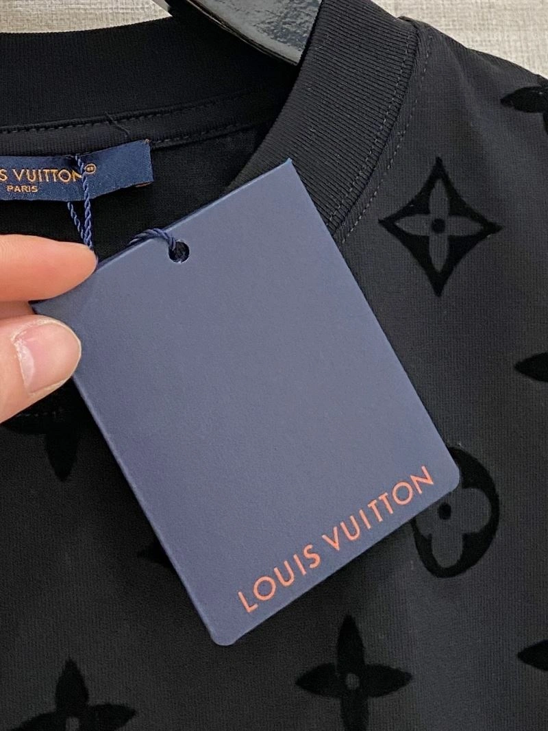 Tailored Louis Vuitton T-Shirts 135656