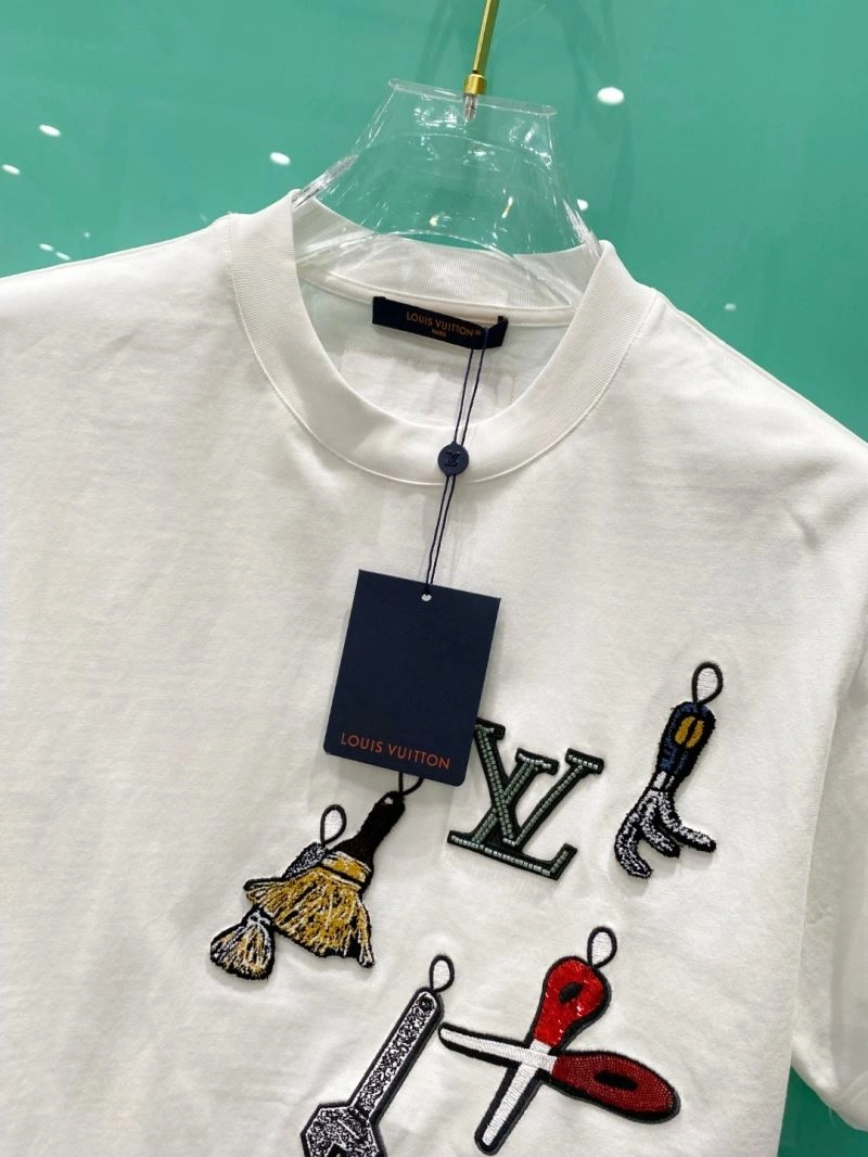 Louis Vuitton T-Shirts WeatherProof 135642
