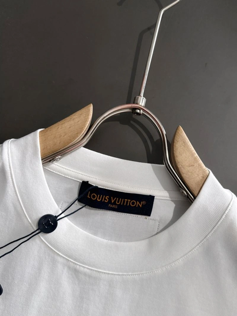 Louis Vuitton T-Shirts Sporty 135635