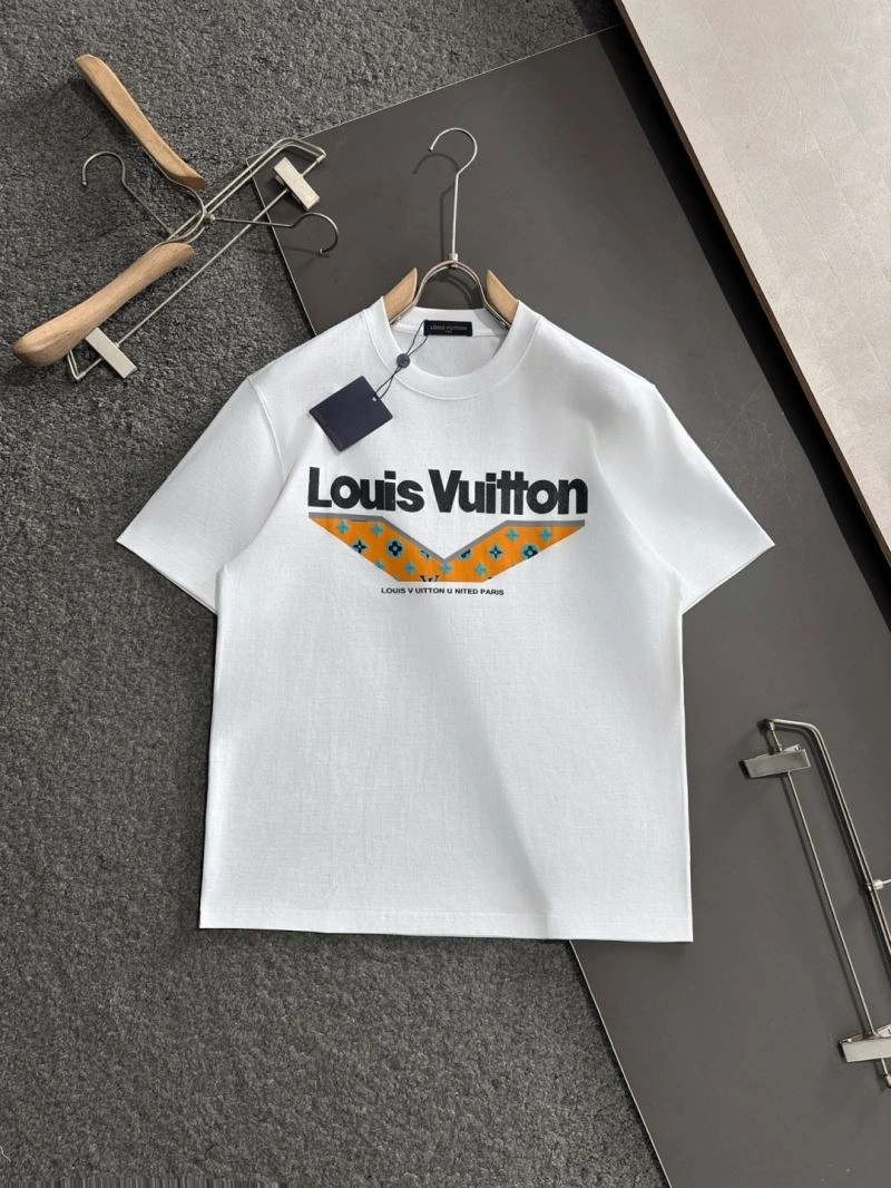 Versatile Louis Vuitton T-Shirts 135649