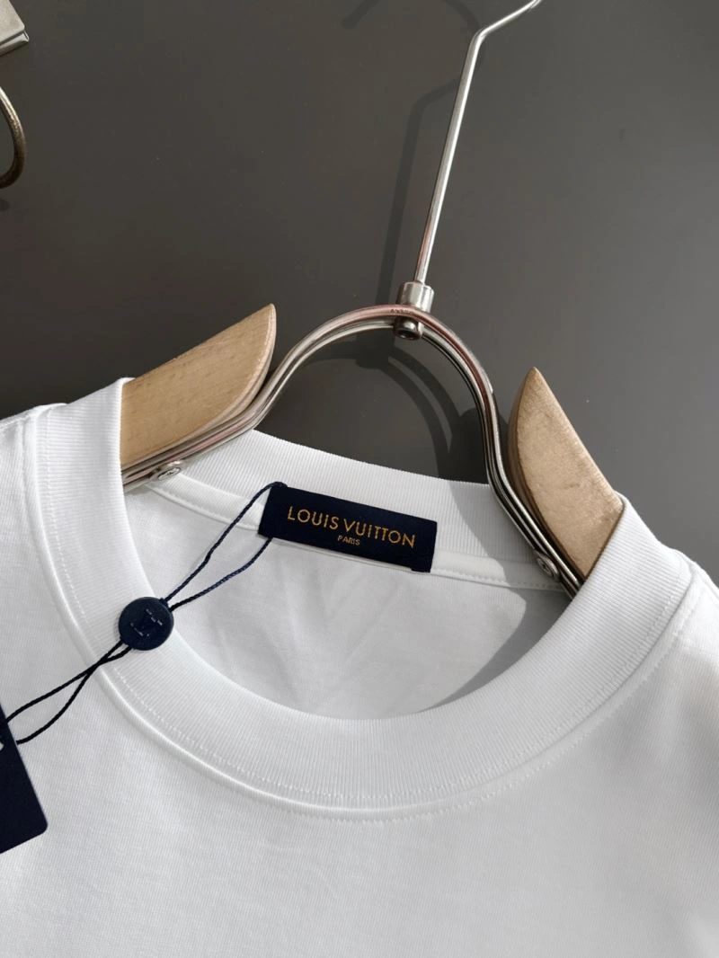 Versatile Louis Vuitton T-Shirts 135649