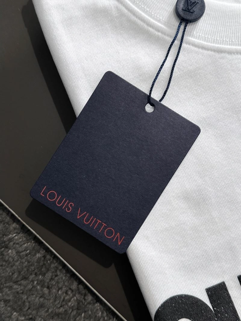 Versatile Louis Vuitton T-Shirts 135649