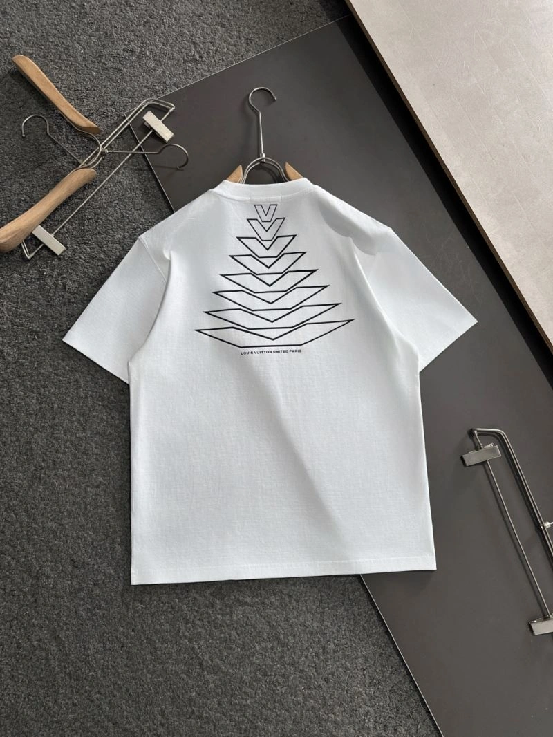 Versatile Louis Vuitton T-Shirts 135649
