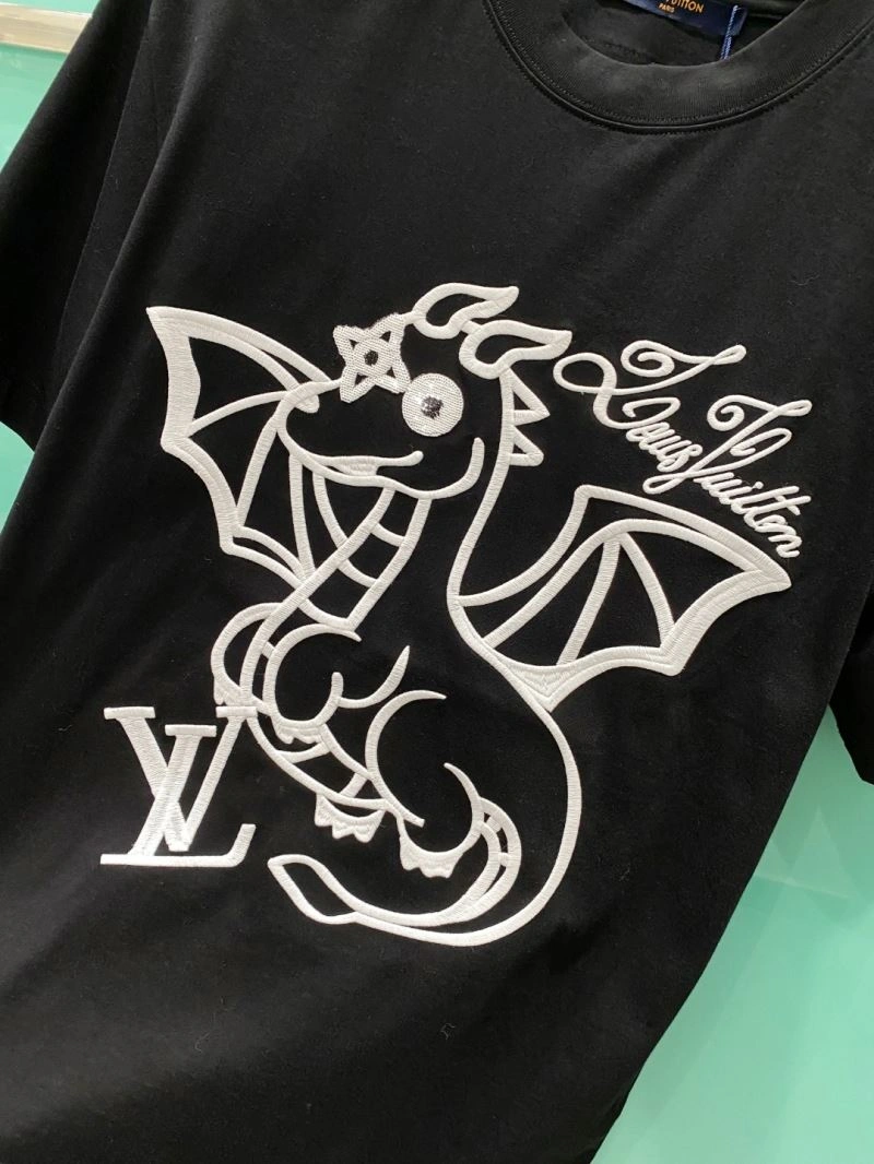 Seasonal Louis Vuitton T-Shirts 135654