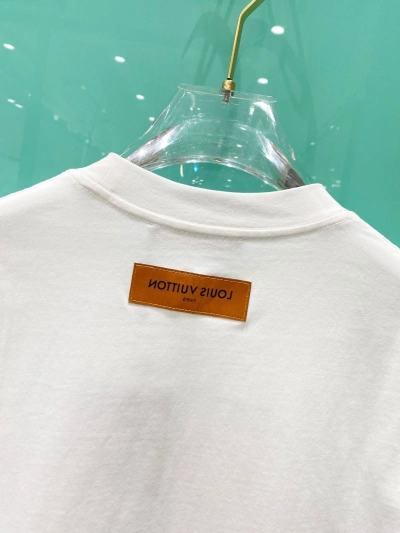Louis Vuitton T-Shirts Snug 135641