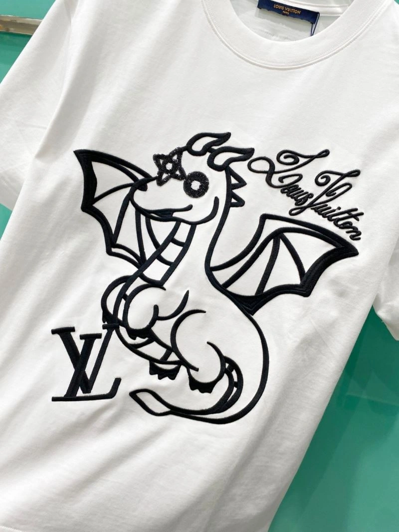Louis Vuitton T-Shirts Snug 135641