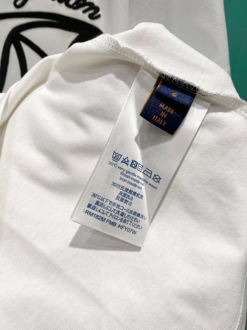 Louis Vuitton T-Shirts Snug 135641
