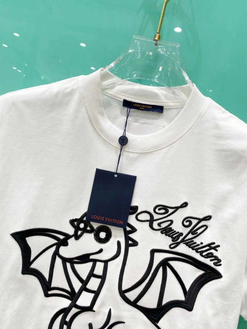 Louis Vuitton T-Shirts Snug 135641