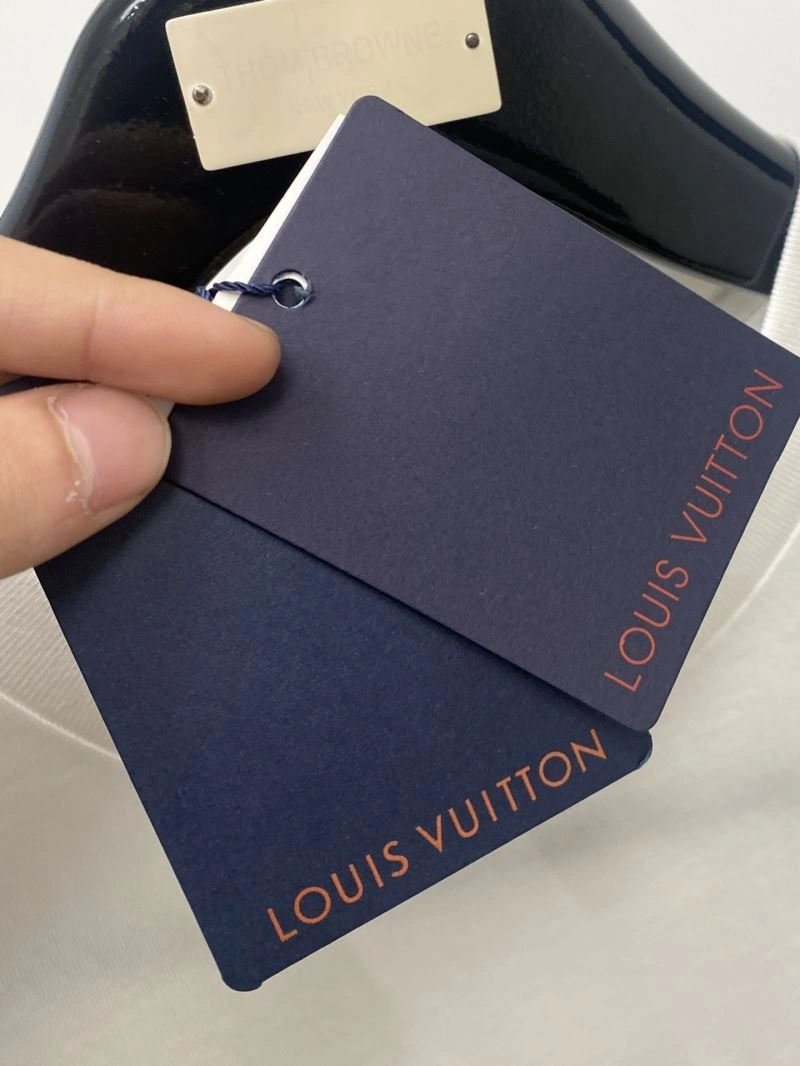 SoftTouch Louis Vuitton T-Shirts 135657