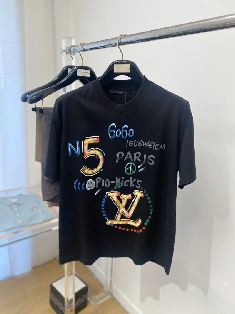 Lightweight Louis Vuitton T-Shirts 135658