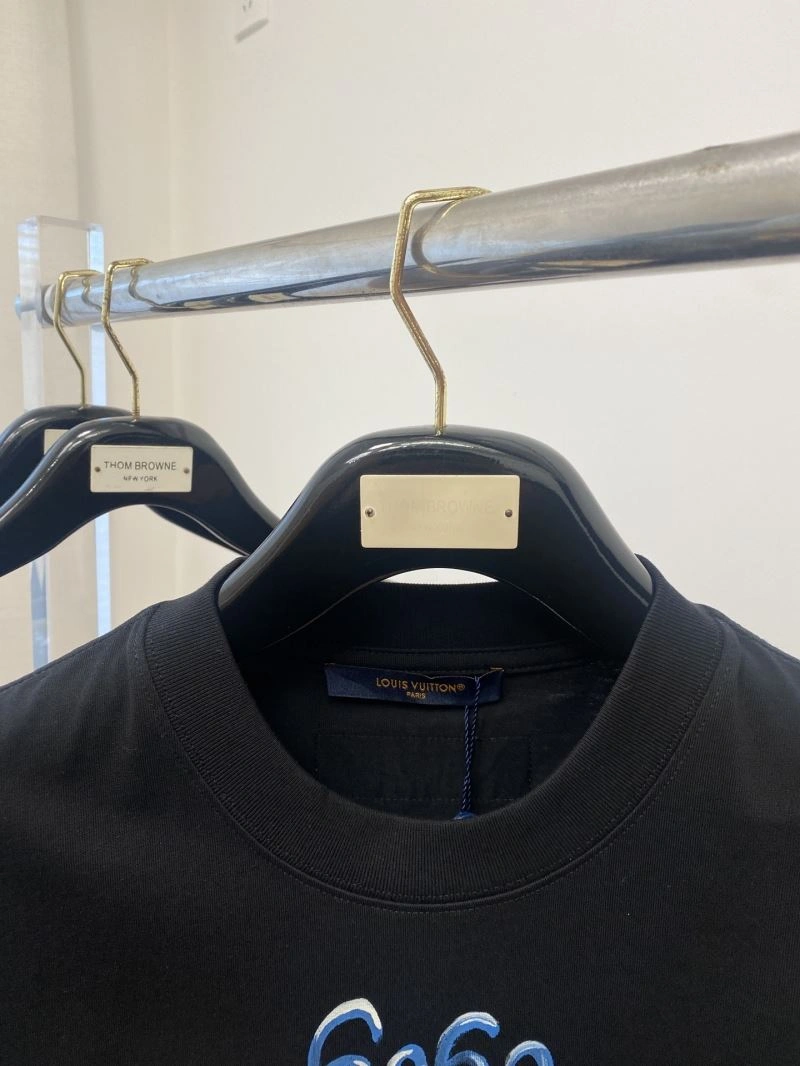 Lightweight Louis Vuitton T-Shirts 135658