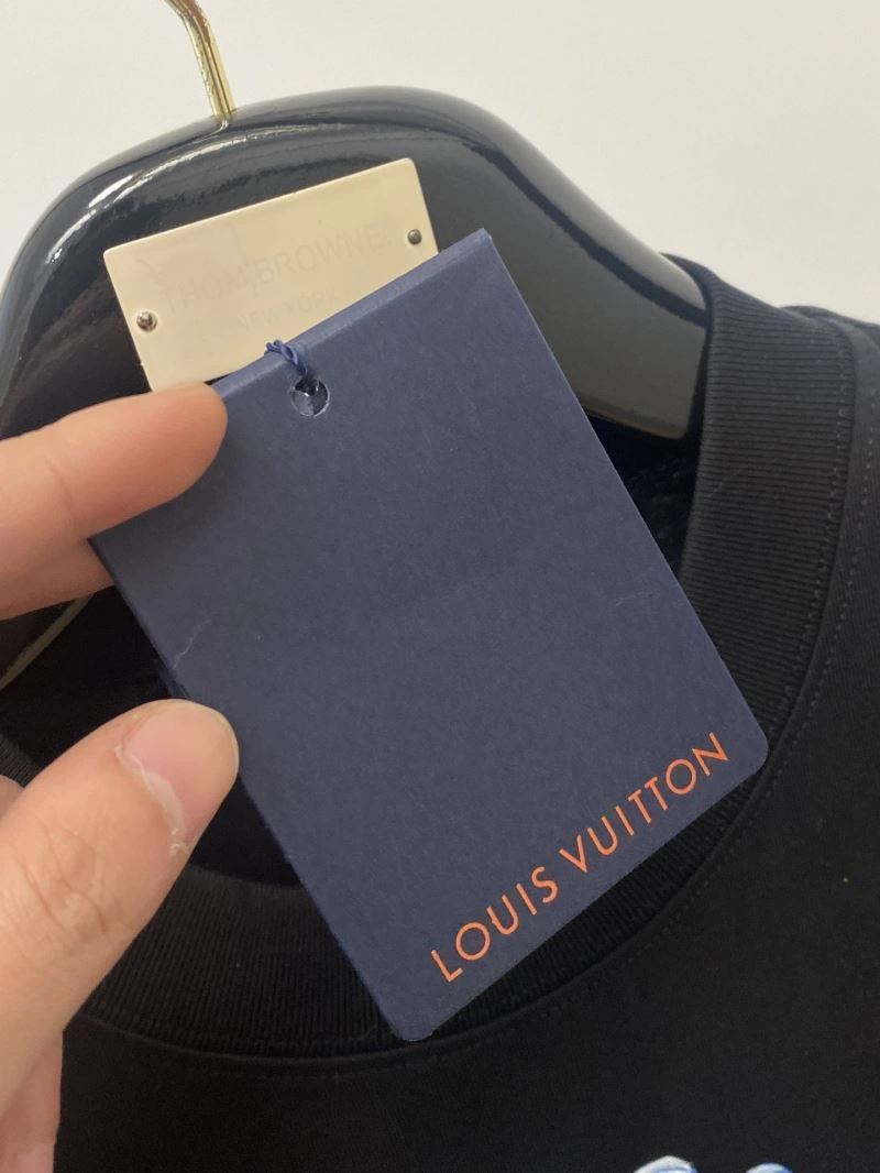 Lightweight Louis Vuitton T-Shirts 135658