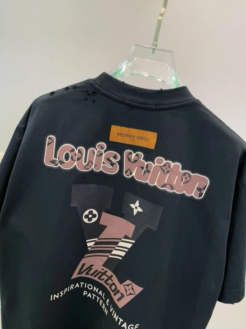 Fashionable Louis Vuitton T-Shirts 135629