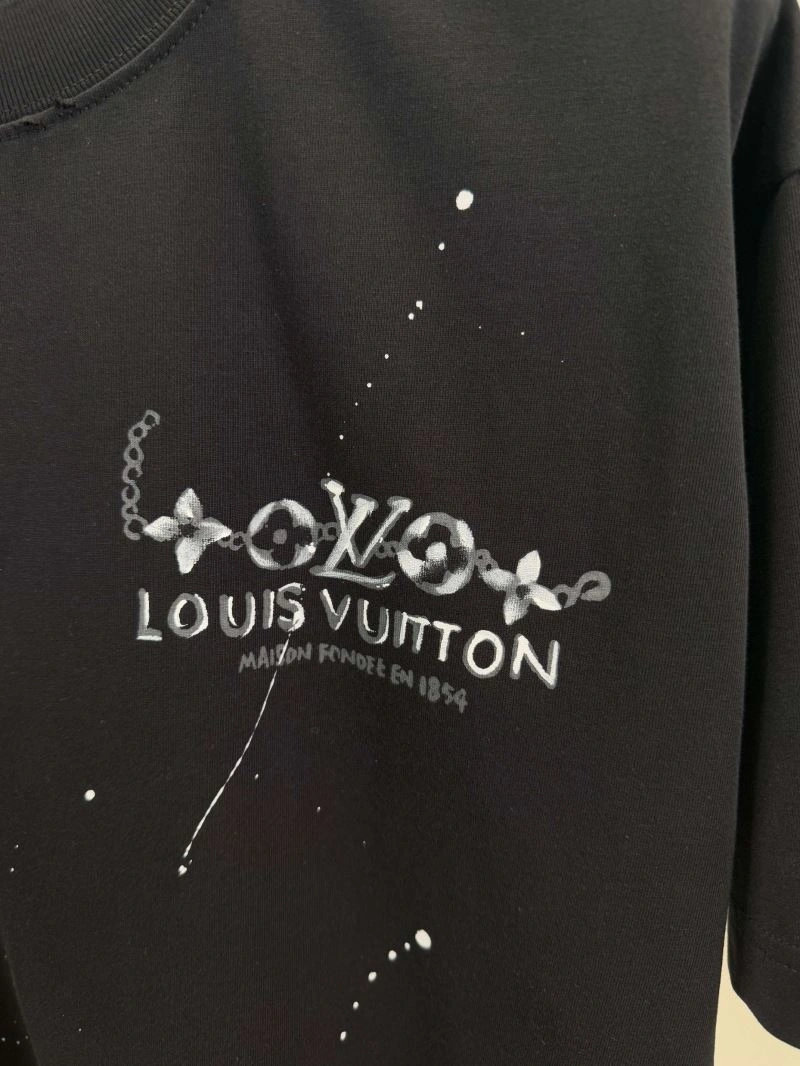 Modern Louis Vuitton T-Shirts 135621