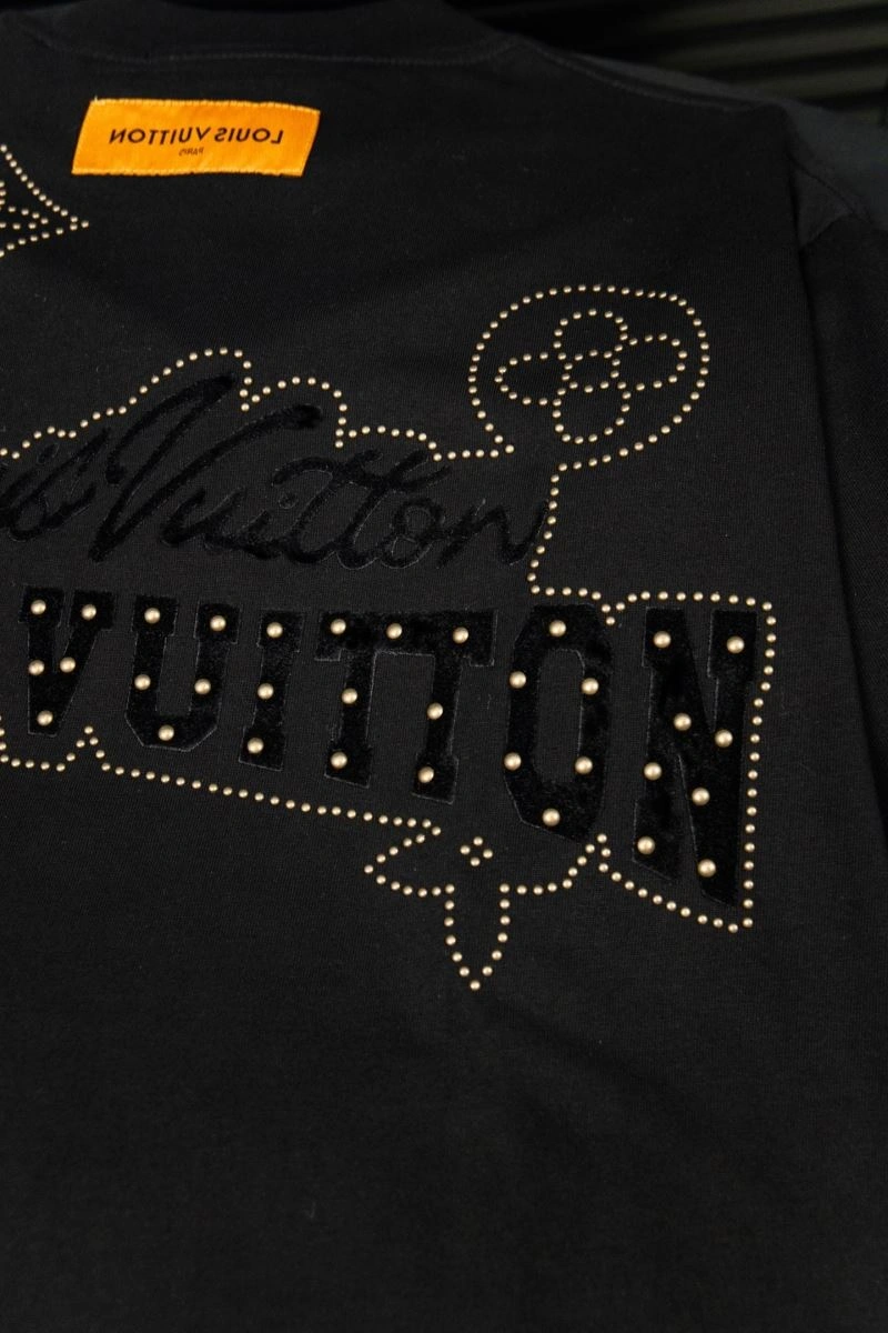 Louis Vuitton T-Shirts WellDesigned 135605