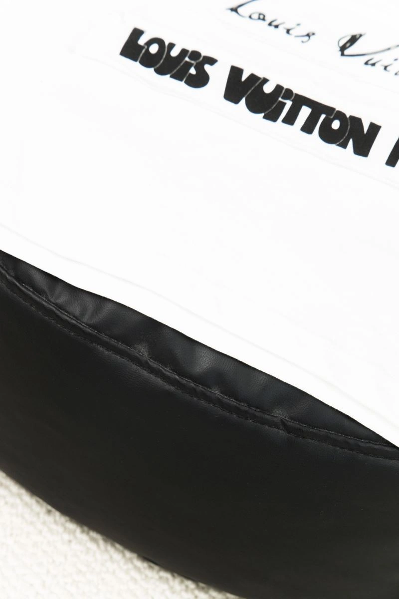 Louis Vuitton T-Shirts Modern 135610