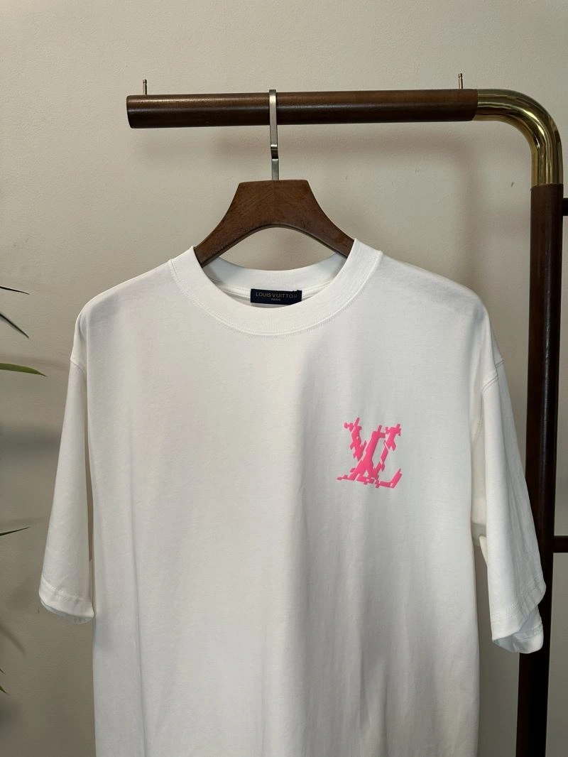 Sporty Louis Vuitton T-Shirts 135616