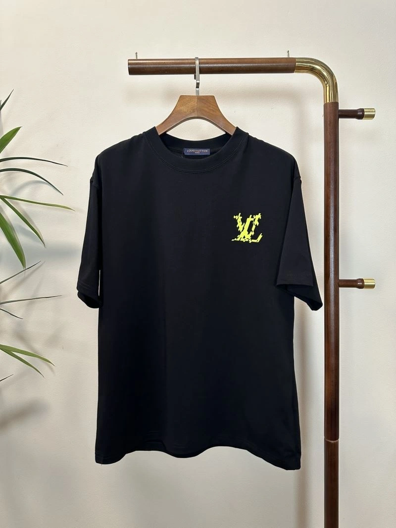 Sporty Louis Vuitton T-Shirts 135616
