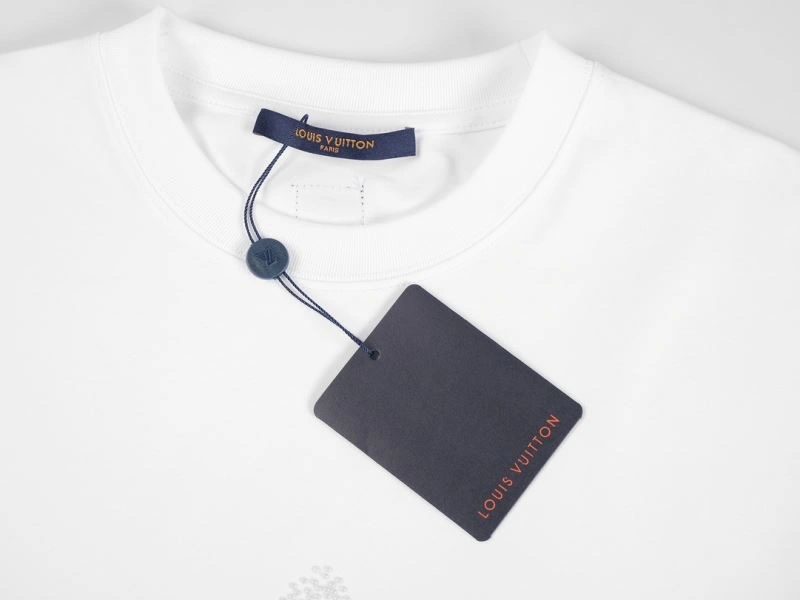Louis Vuitton T-Shirts UrbanChic 135591