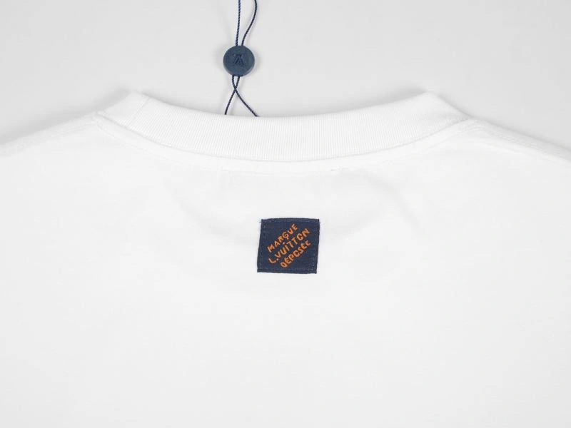 Louis Vuitton T-Shirts UrbanChic 135591