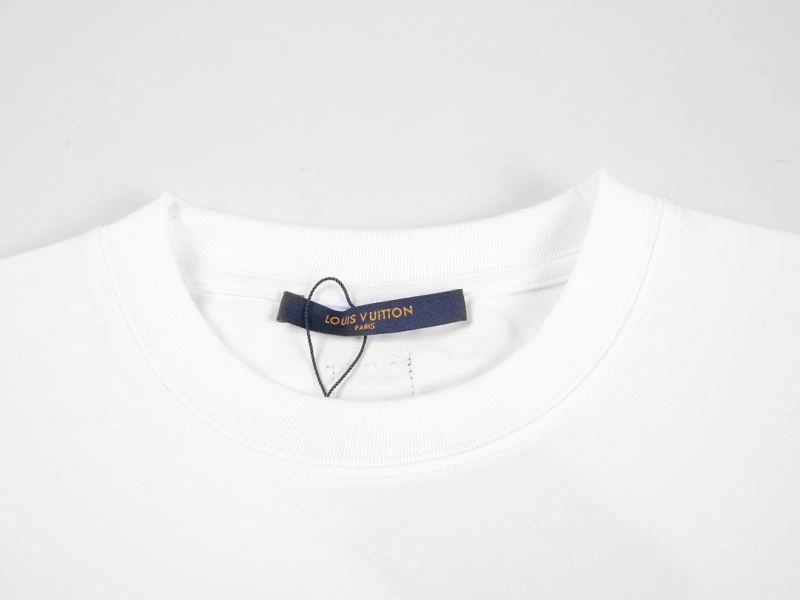 Louis Vuitton T-Shirts UrbanChic 135591