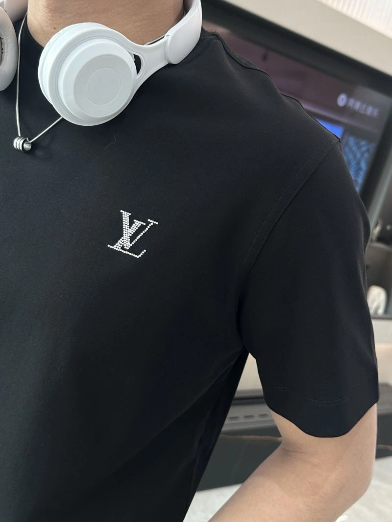 Louis Vuitton T-Shirts Trendsetting 135586