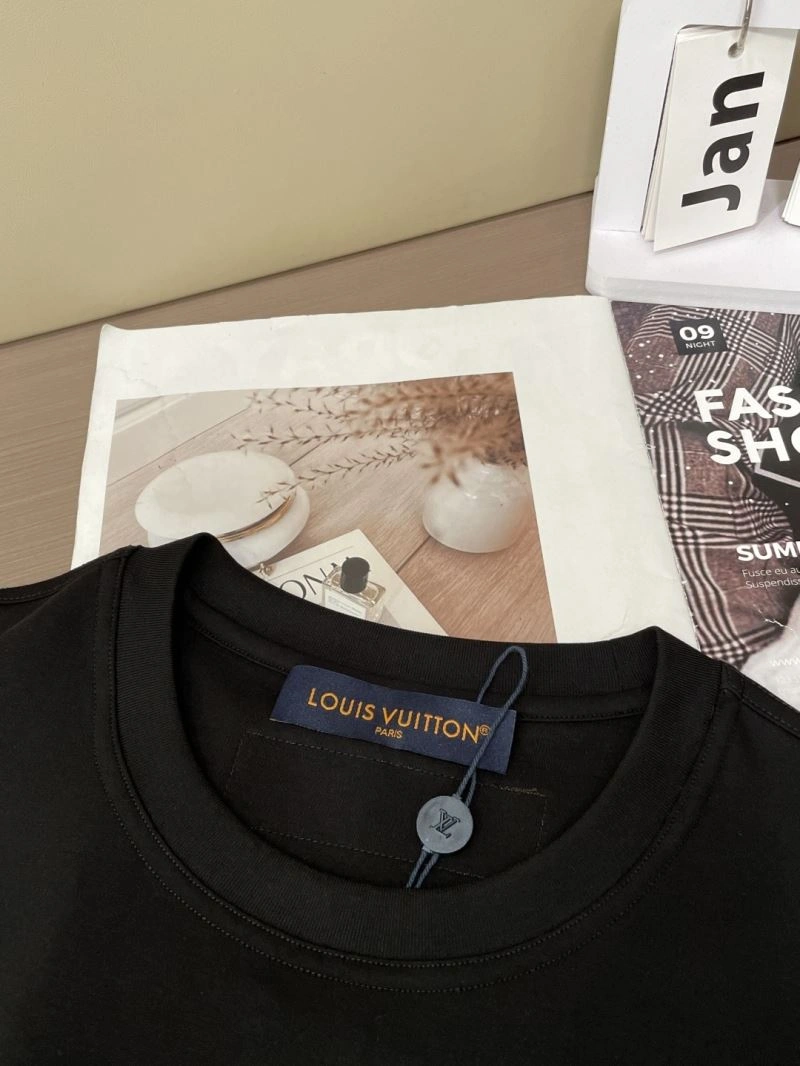 Louis Vuitton T-Shirts Trendsetting 135586