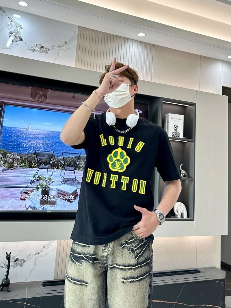 Louis Vuitton T-Shirts Stretchable 135585