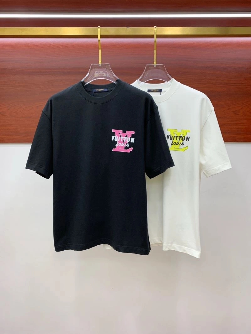 Effortless Louis Vuitton T-Shirts 135583