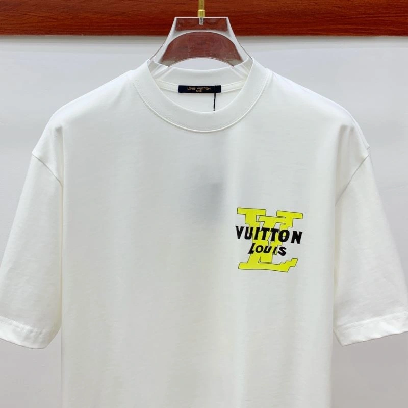 Effortless Louis Vuitton T-Shirts 135583