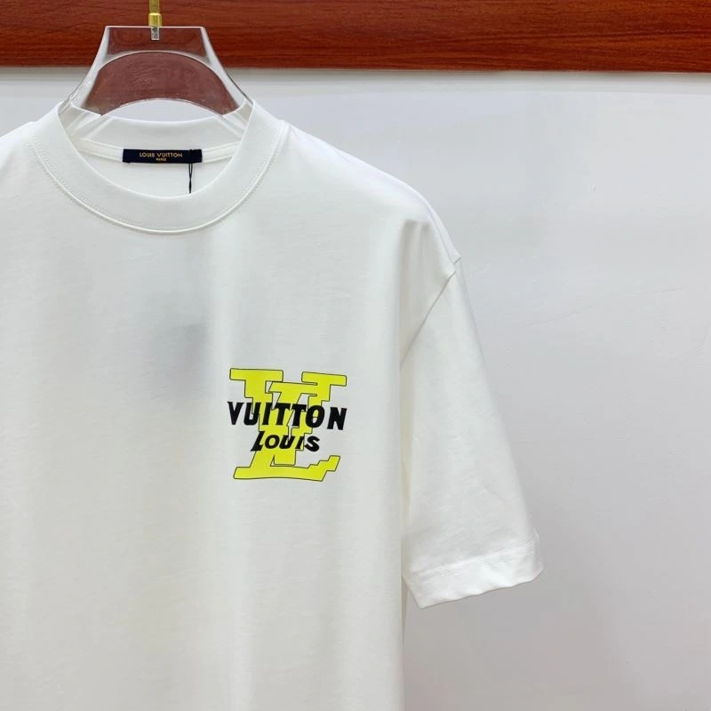 Effortless Louis Vuitton T-Shirts 135583