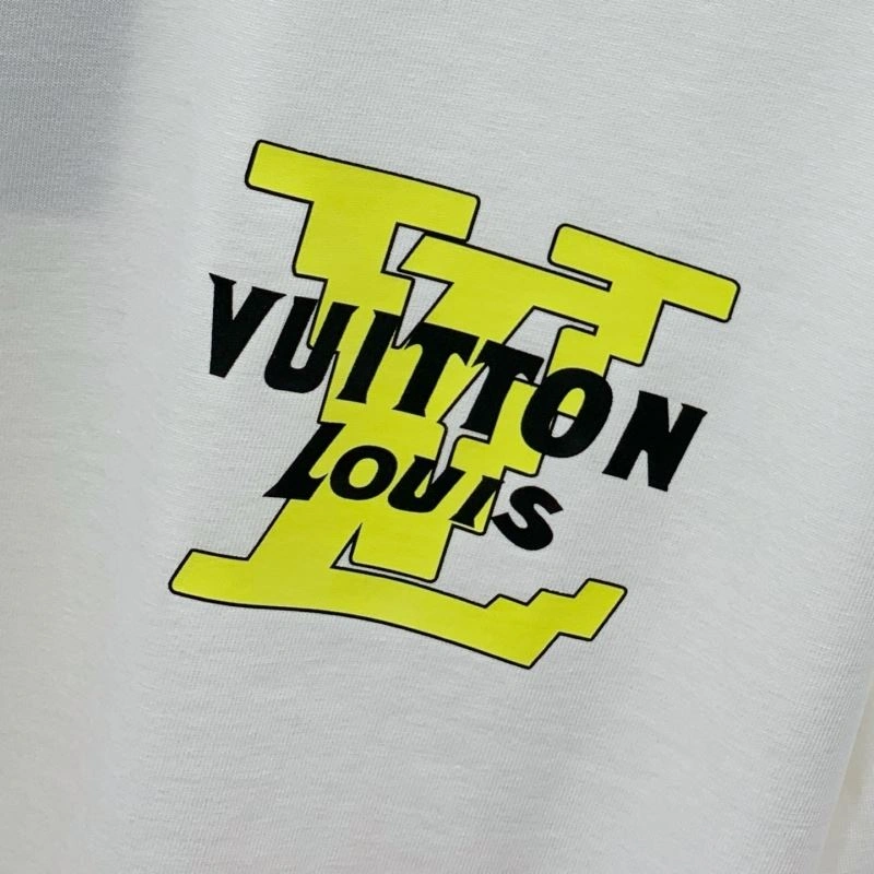 Effortless Louis Vuitton T-Shirts 135583