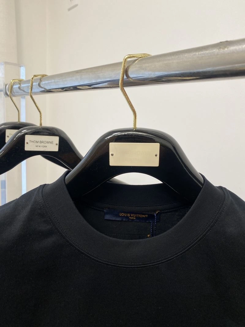 Affordable Louis Vuitton T-Shirts 135555