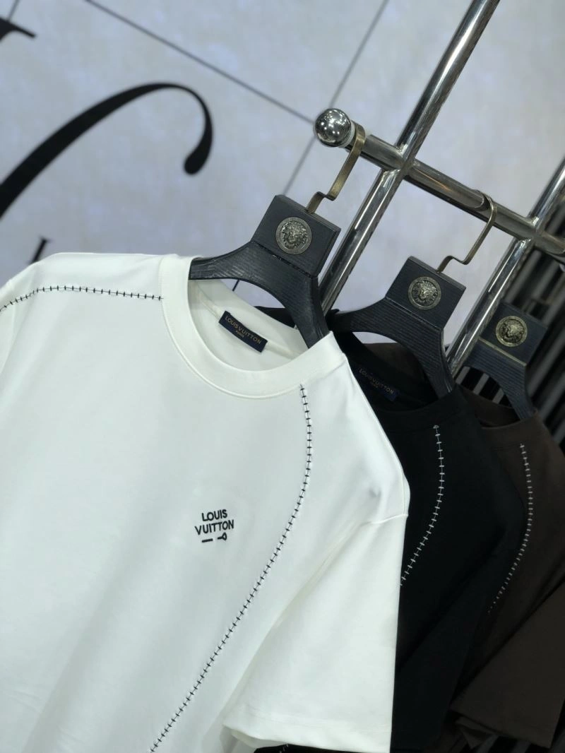 UrbanChic Louis Vuitton T-Shirts 135578