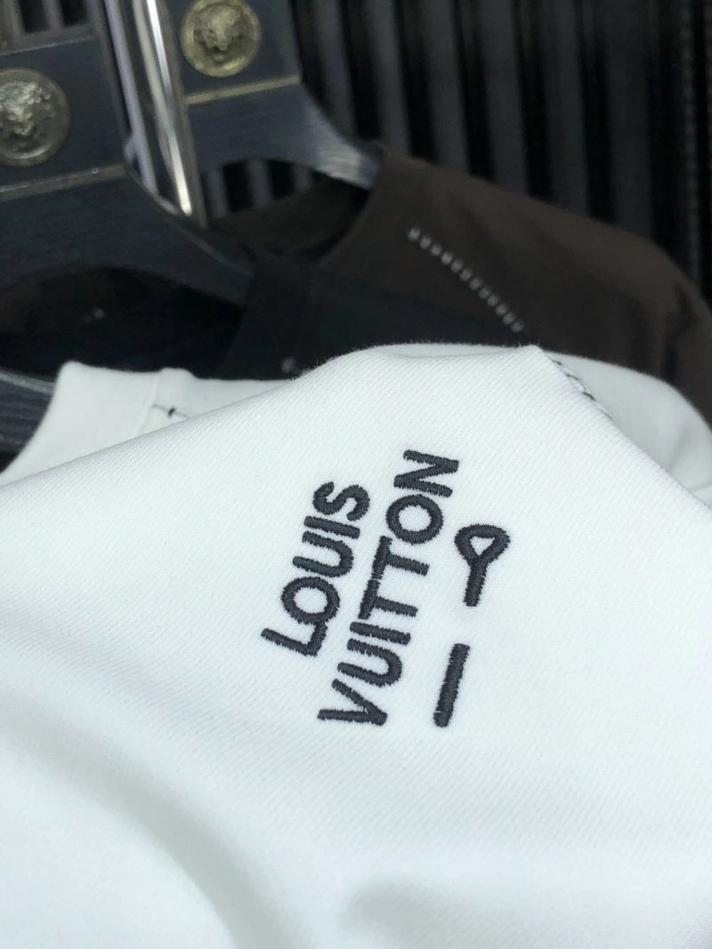 UrbanChic Louis Vuitton T-Shirts 135578
