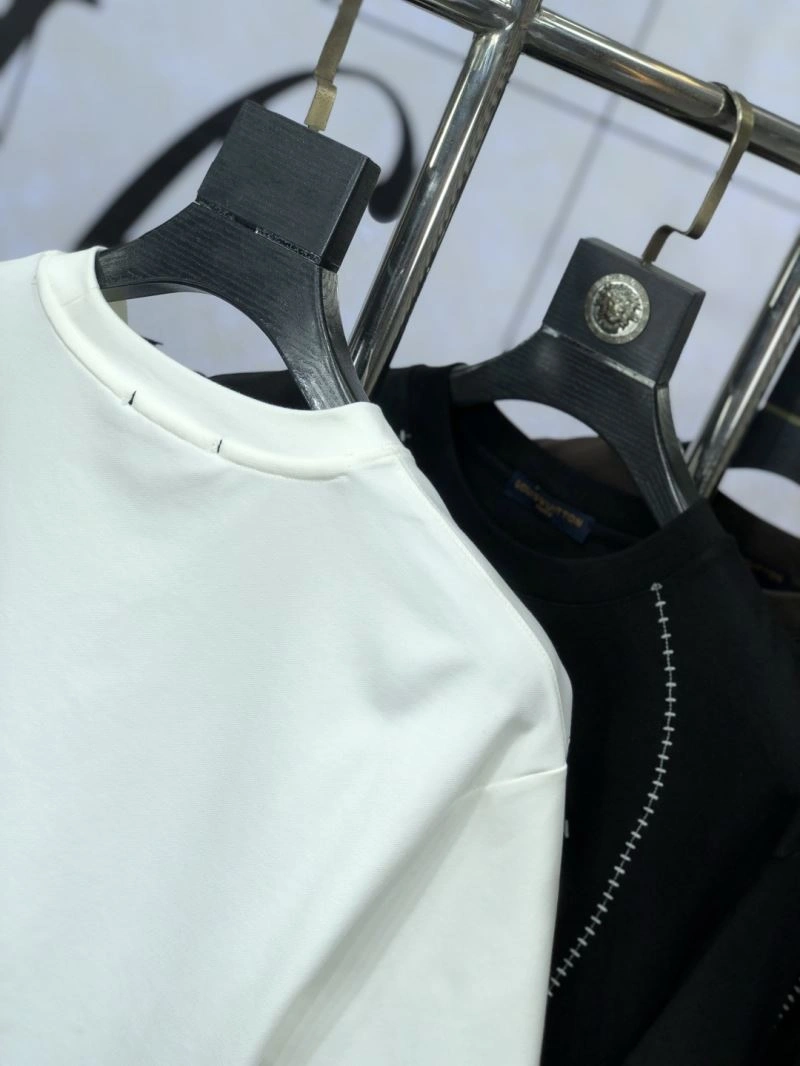 UrbanChic Louis Vuitton T-Shirts 135578