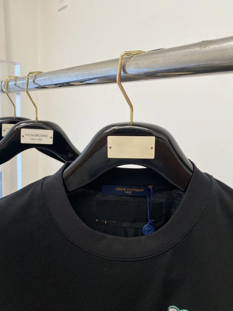 Louis Vuitton T-Shirts HighPerformance 135559