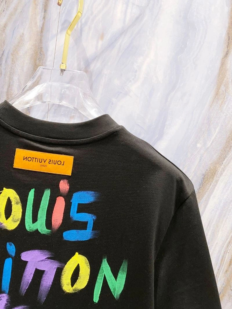 Sustainable Louis Vuitton T-Shirts 135571