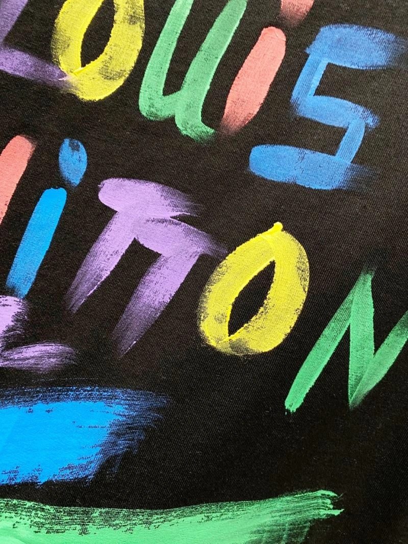Sustainable Louis Vuitton T-Shirts 135571