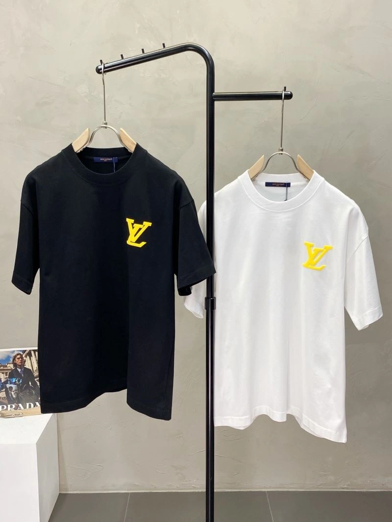 Sporty Louis Vuitton T-Shirts 135574