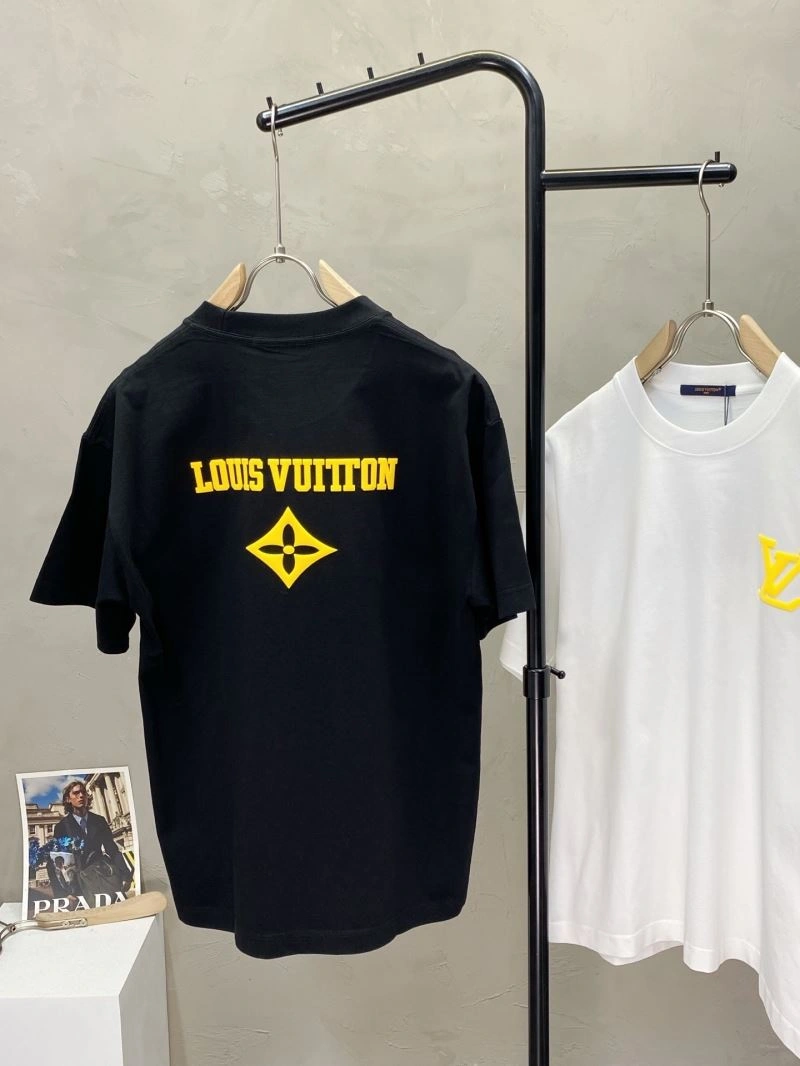 Sporty Louis Vuitton T-Shirts 135574