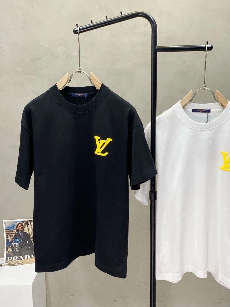 Sporty Louis Vuitton T-Shirts 135574