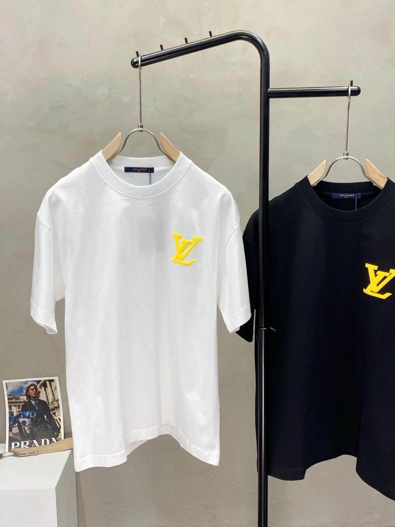 Sporty Louis Vuitton T-Shirts 135574